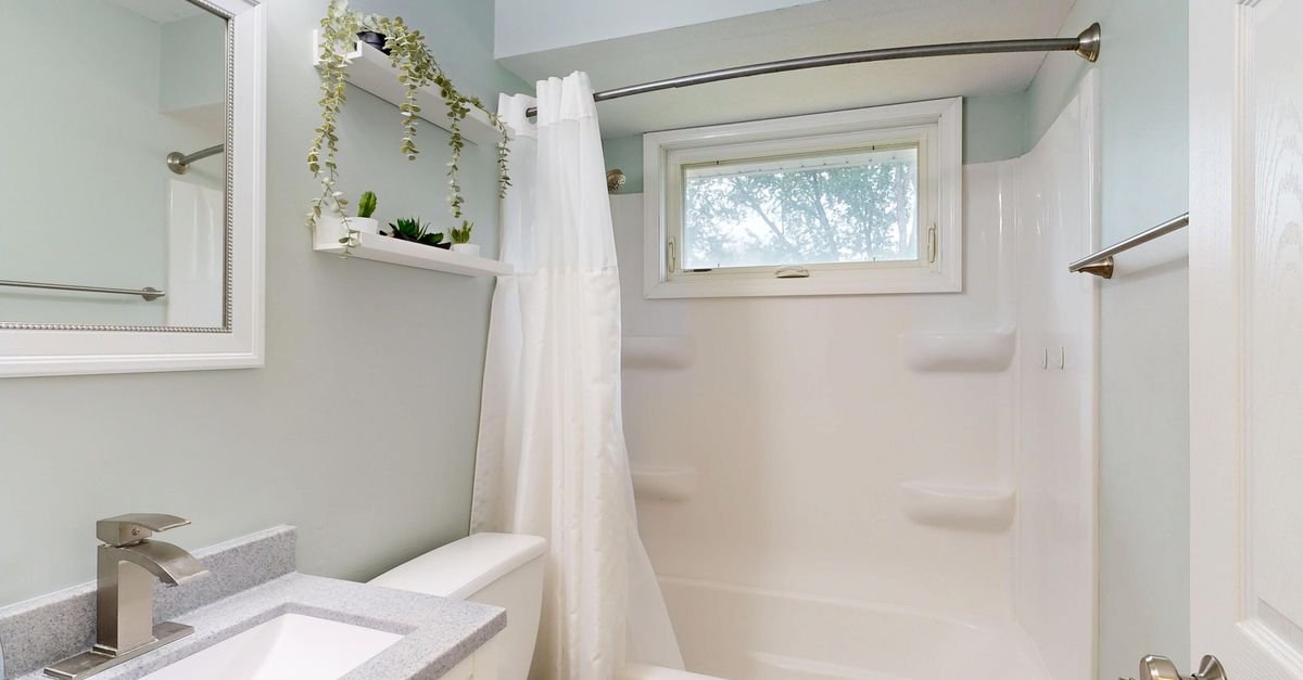 tub to shower conversion small bathroom - Illustration 1
