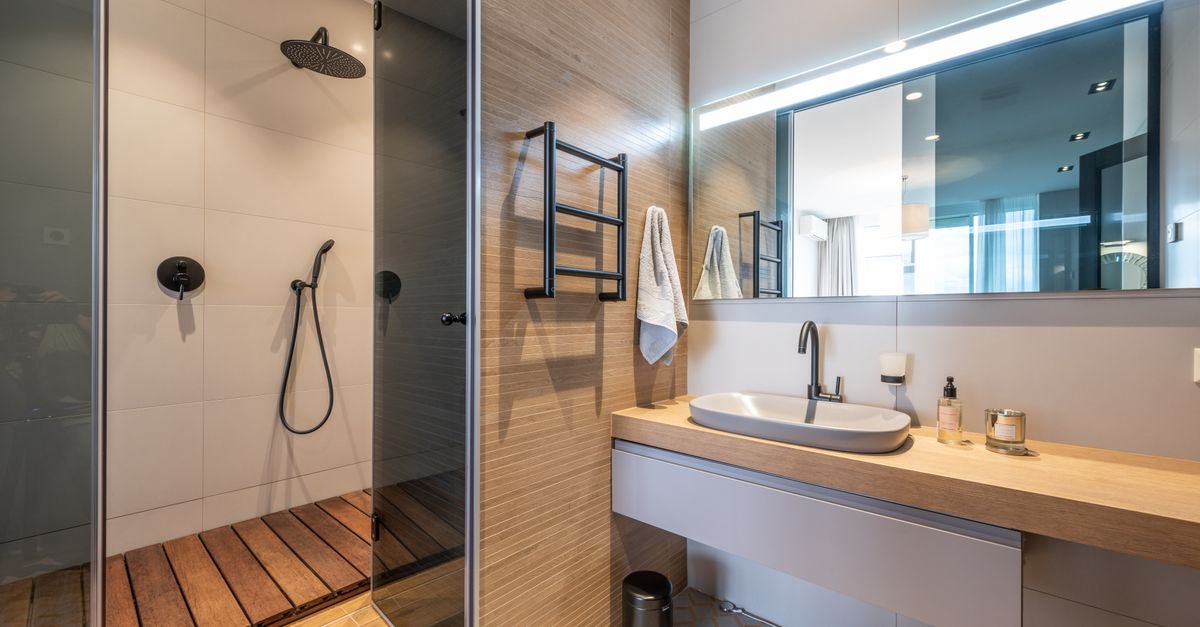 curbless shower small bathroom - Illustration 2