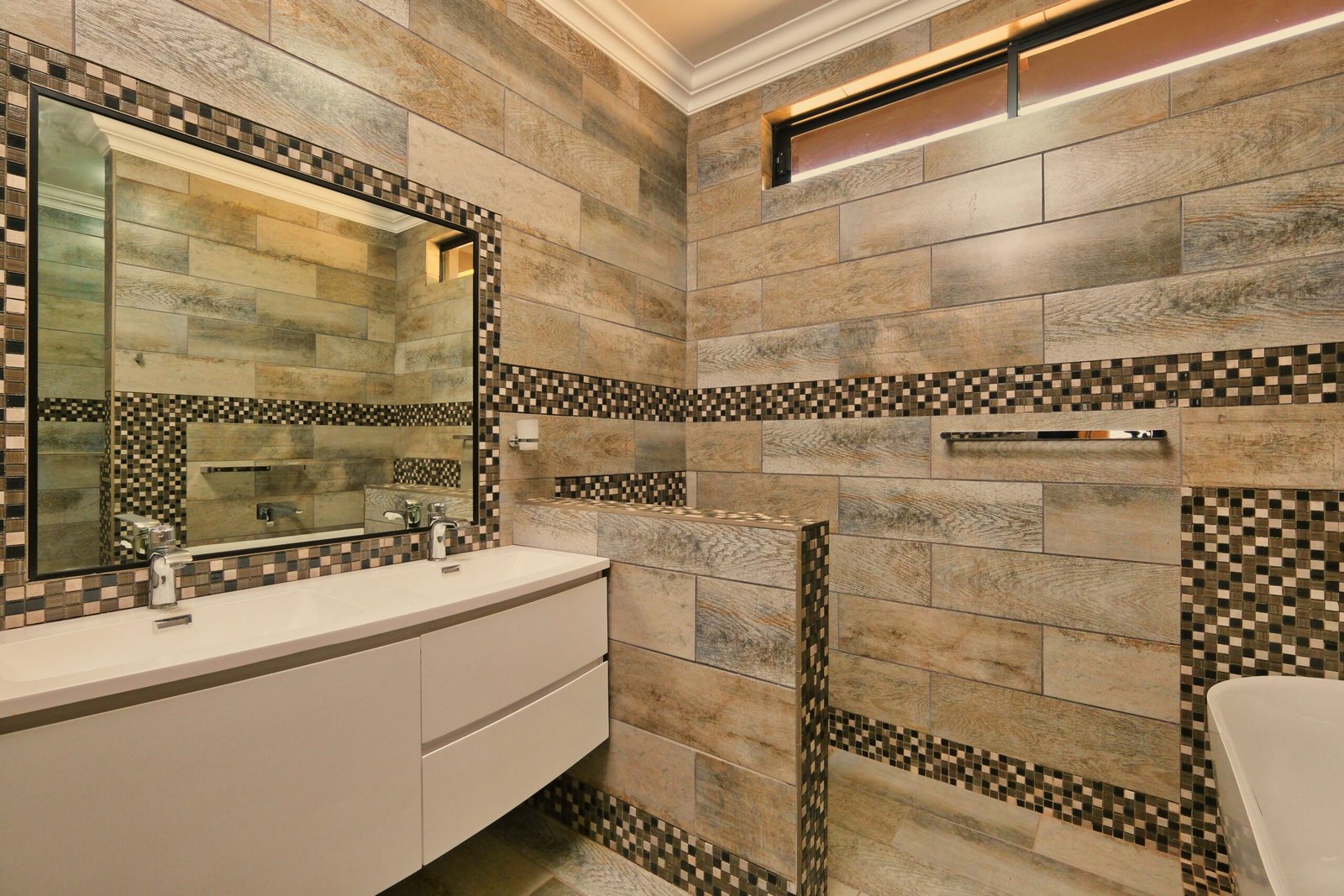 alcove tub small bathroom - Illustration 2